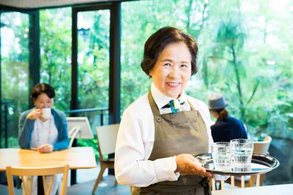 60代からの“働き方リセット”──日本で急増する“シニア転職”という新しい選択