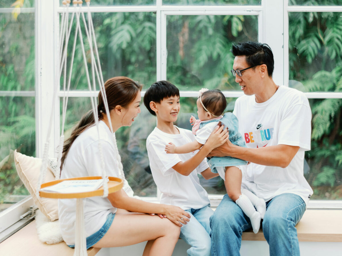 「母でも父でもなく、“わたし”として生きる時間がない。」子育て世代に広がる“自己喪失感”の真実。
