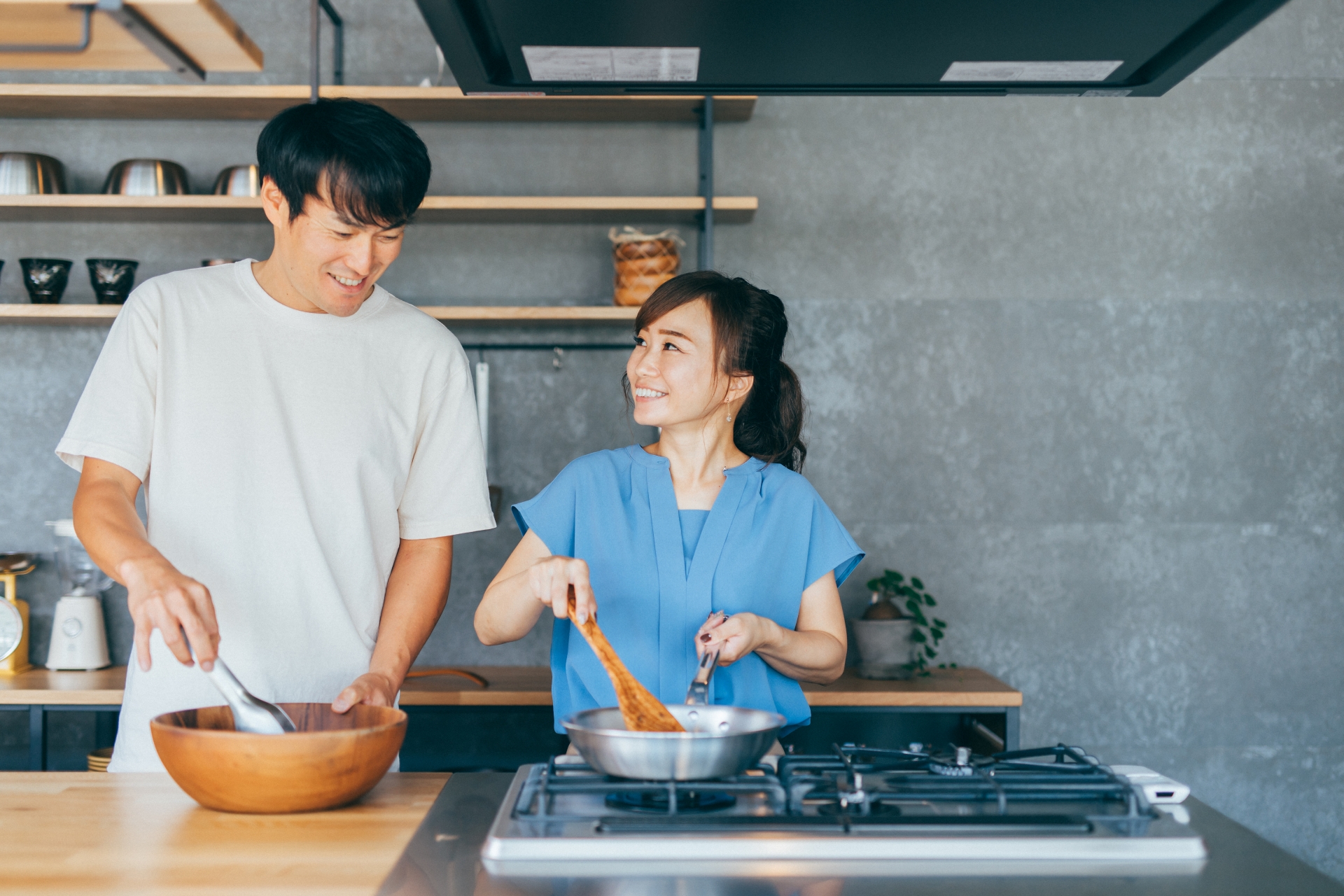 「仕事が終わったのに、疲れが消えない」若者を襲う“心の疲れ”と働き方の現実